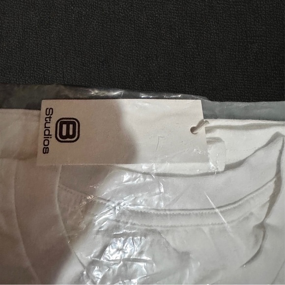 BRAVEST STUDIOS White Mystery Tshirt size XXL - Picture 6 of 6